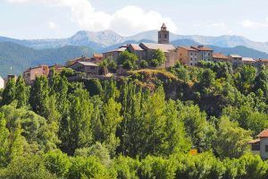 Bellver de Cerdanya o cómo seducir a cátaros, brujas, bandoleros, anarquistas y poetas