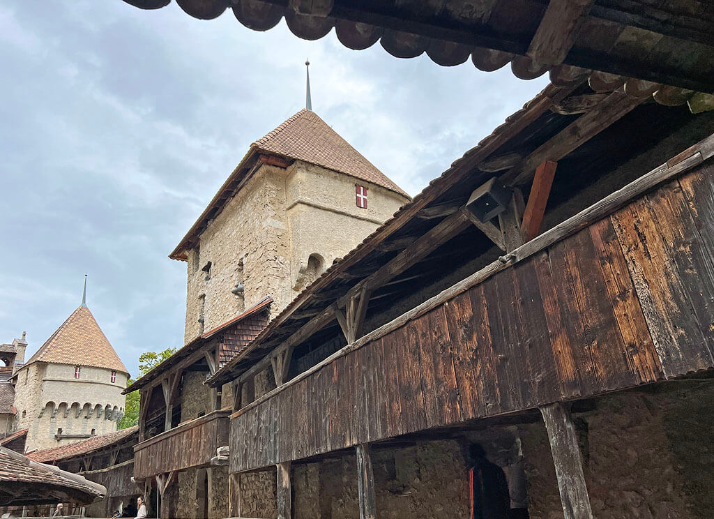 interior de la fortaleza medieval de Chillon en Suiza