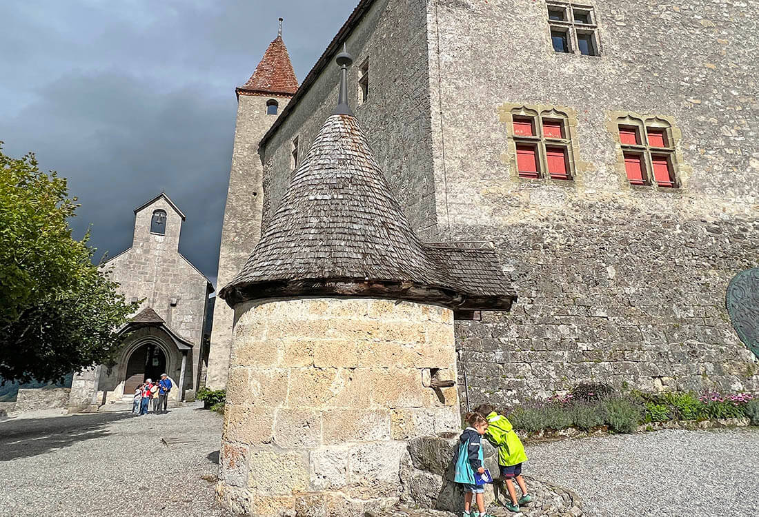 children in the courtyard of Gruyères Castle