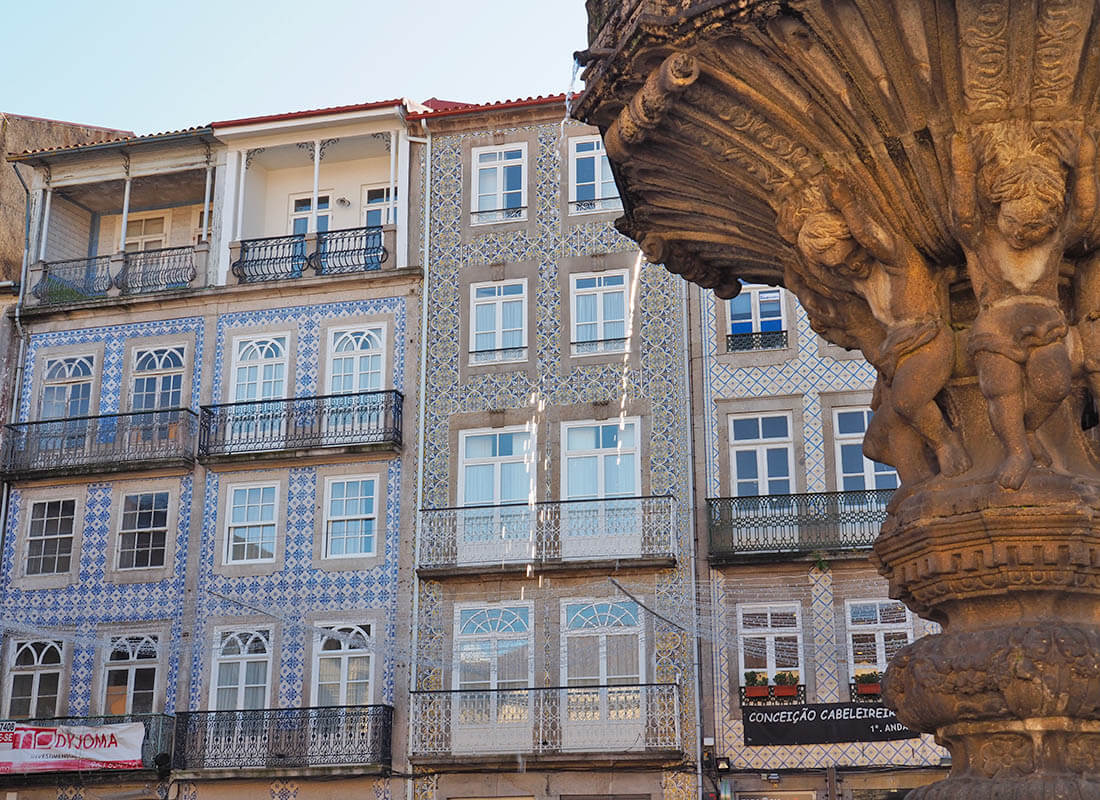 fachadas con azulejos en Braga, Portugal.