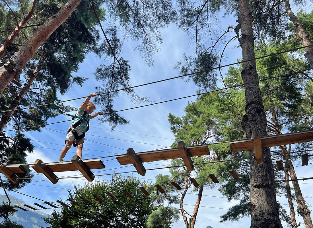 parque aventura en los árboles en Sion, Suiza