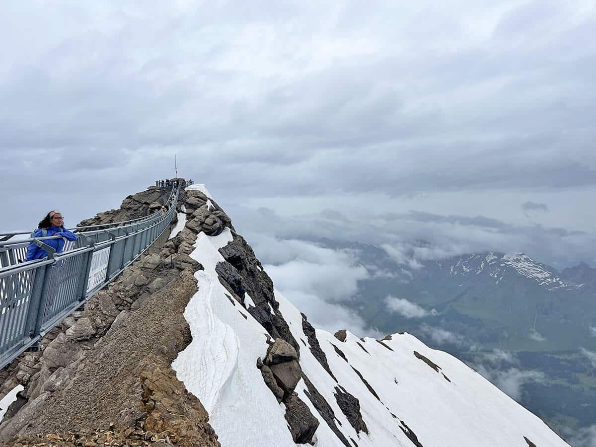 puente colgante Peak Wlak en Glacier 3000 cerca de Ginebra