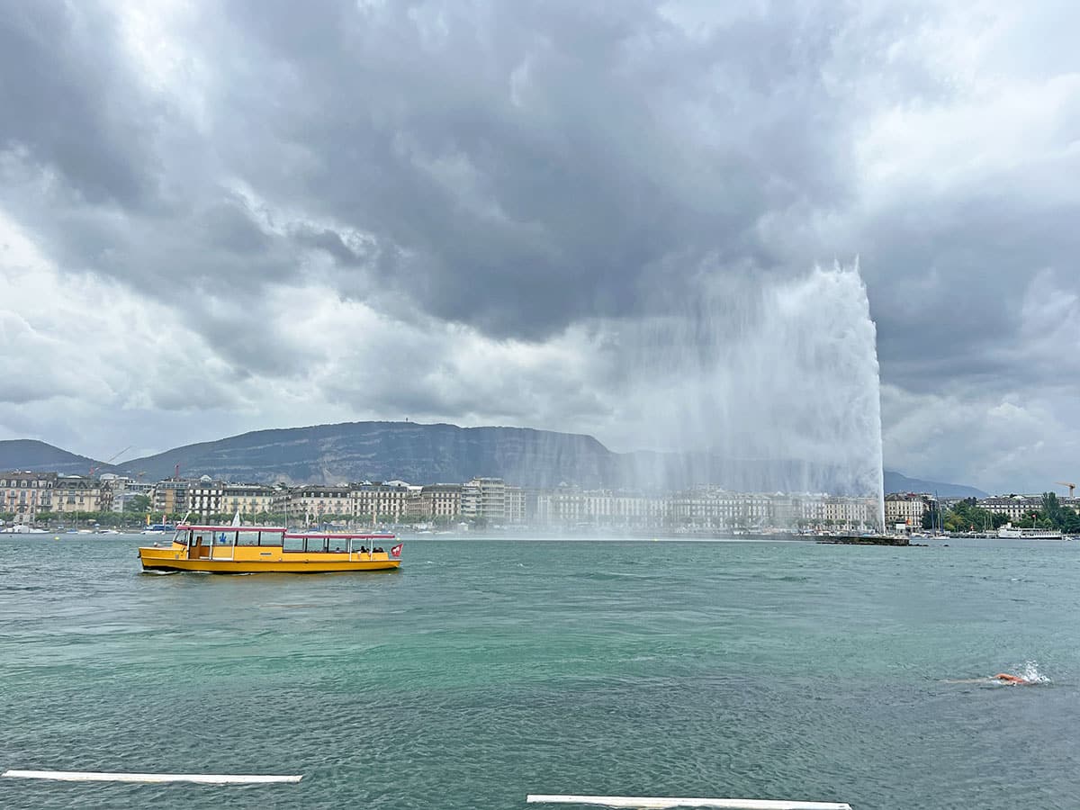Moutee en Ginebra por el lago leman