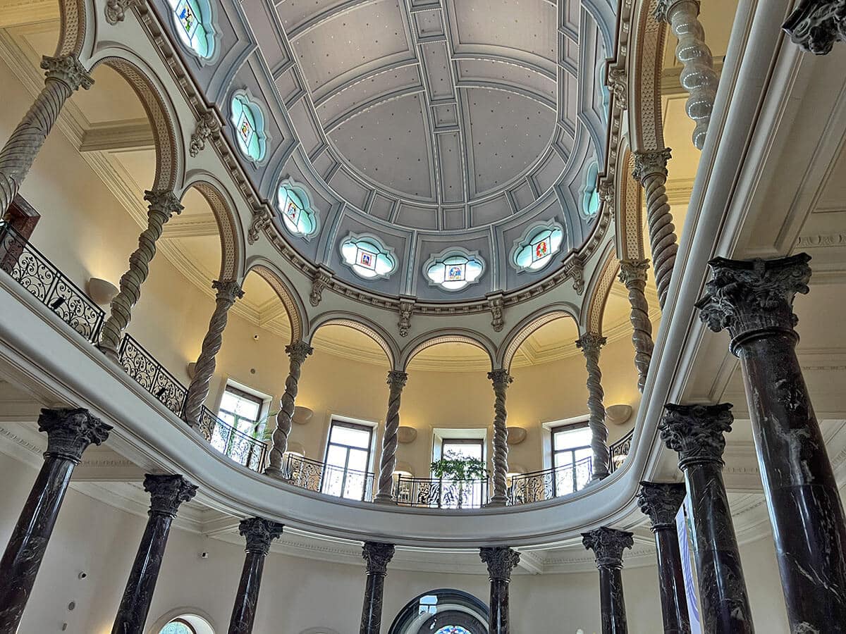 Interior del museo Ariana en Ginebra