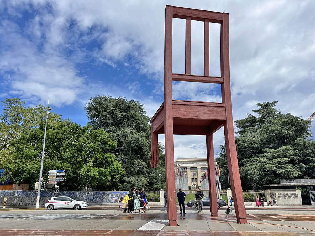 Escultura Silla rota en Ginebra