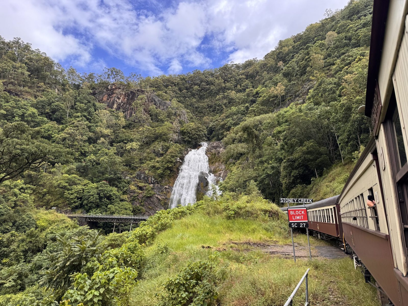 Australia con ninos kuranda stoney creek norte queensland