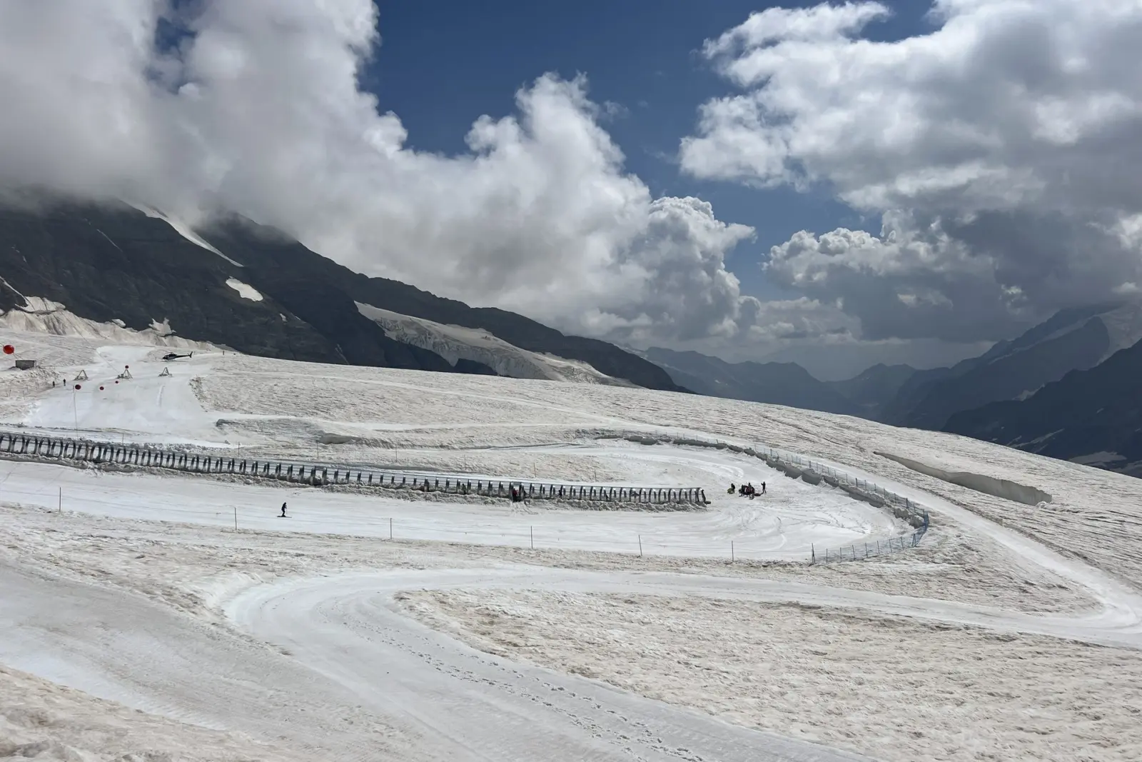 Pista de esquí de verano del Snow Fun Park sobre el glaciar